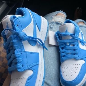 Wmns Air Jordan 1 Low “Unc”